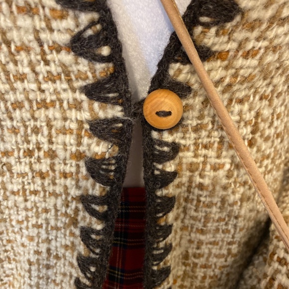 Vintage Hand-Crocheted Wool Jacket – Women’s L/XL – Brown, Structured & Unique - Picture 4 of 8